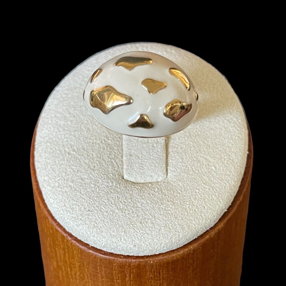 AVON 1990 SAFARI RING Ivory Enamel Gold Tone SIZE 6 In Original Avon Box